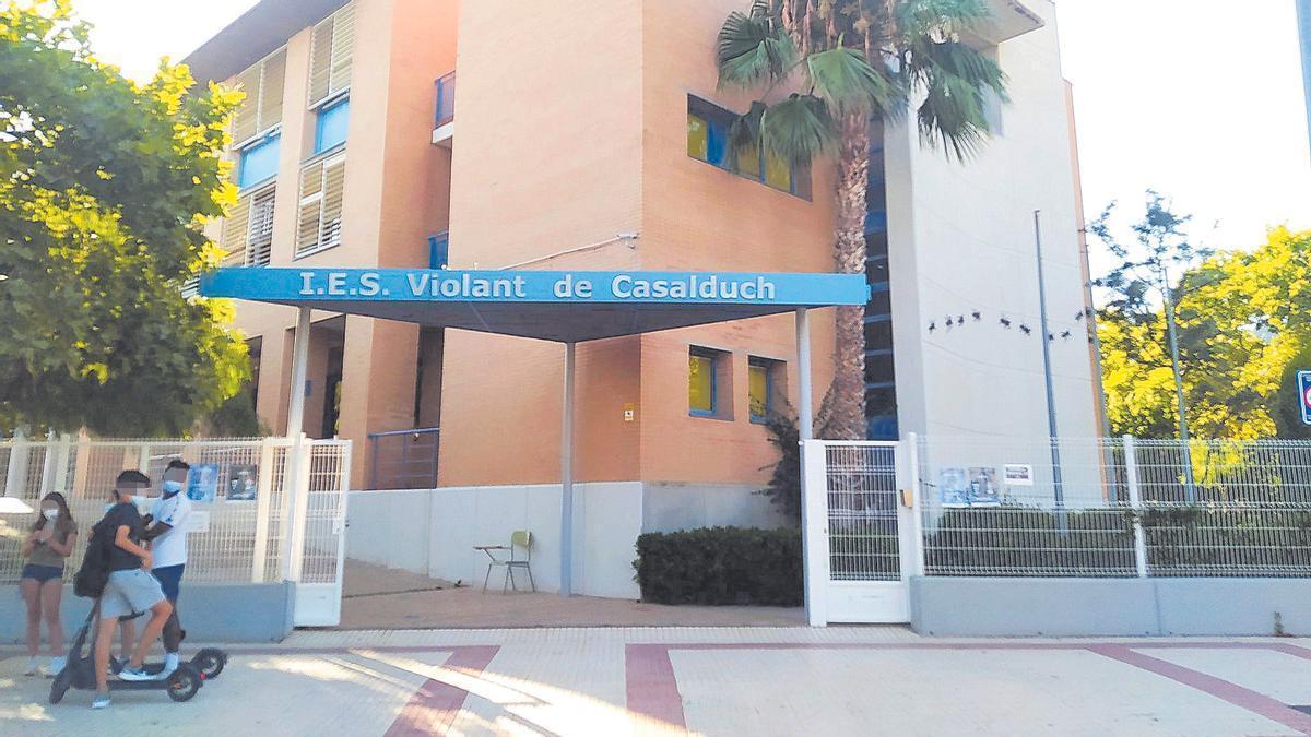 Fachada del instituto en el que estudiaba la alumna fallecida.