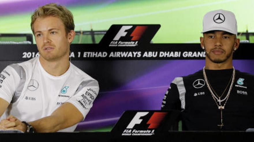 Nico Rosberg y Lewis Hamilton, en la rueda de prensa de Abu Dabi