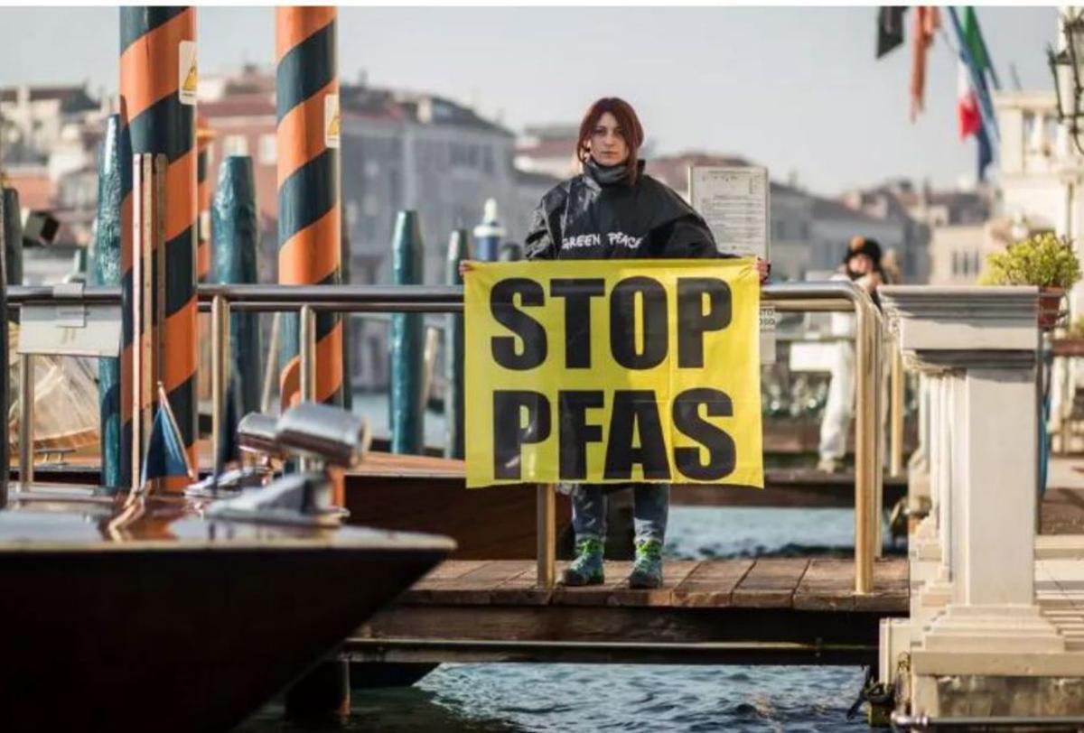 Protesta contra el uso de las sustancias PFAS. | GREENPEACE