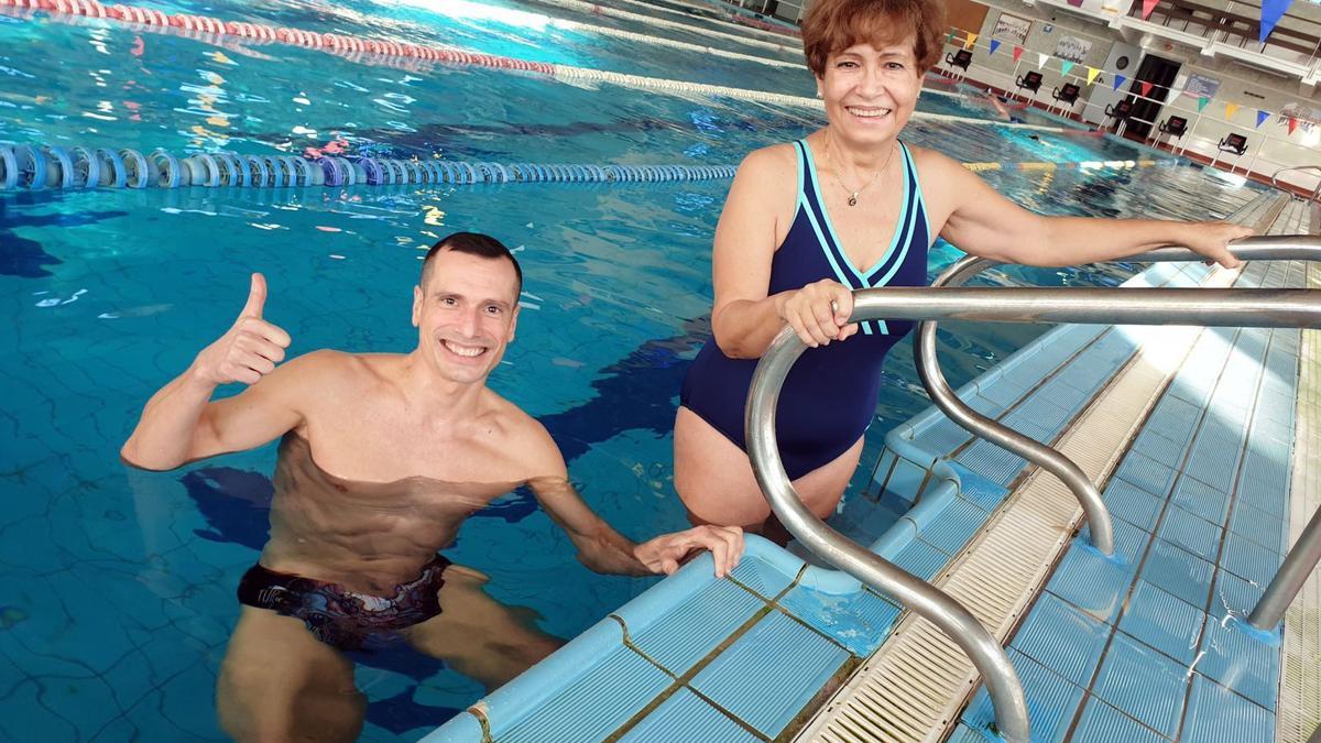 Diego Fernández y Paula Maroto, en la piscina del Real Club Náutico de Vigo.