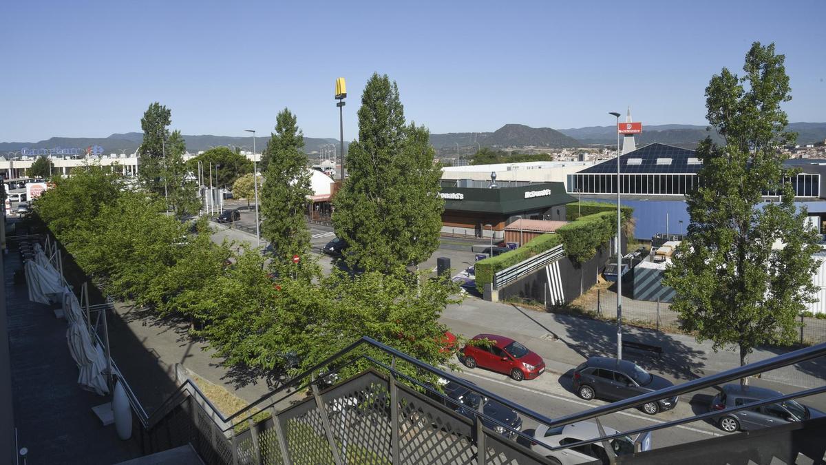Vista del McDonalds del sector dels Trullols, on va tenir lloc una part de la baralla
