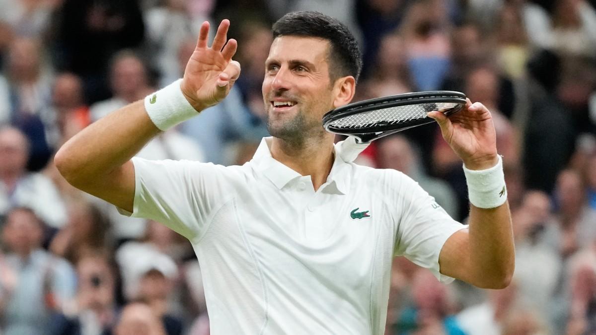 Djokovic celebra su victoria ante Popyrin en tercera ronda de Wimbledon 2024