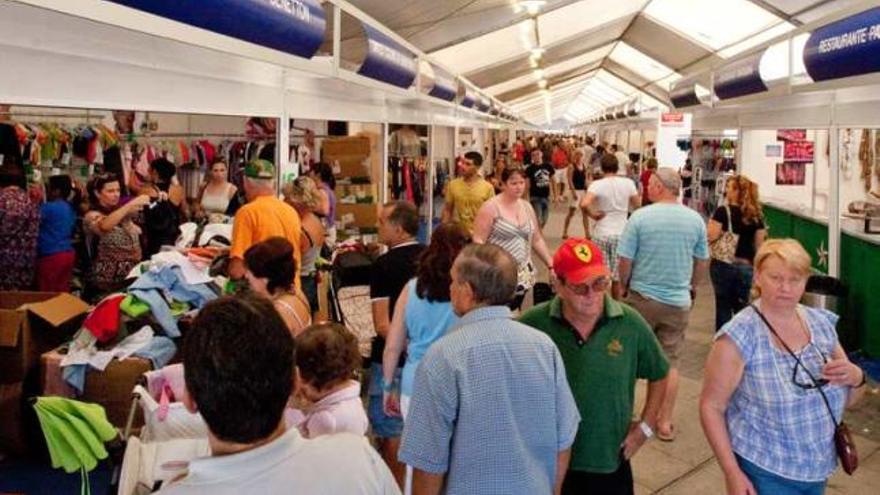 Imagen de la Feria Outlet, ayer al mediodía.