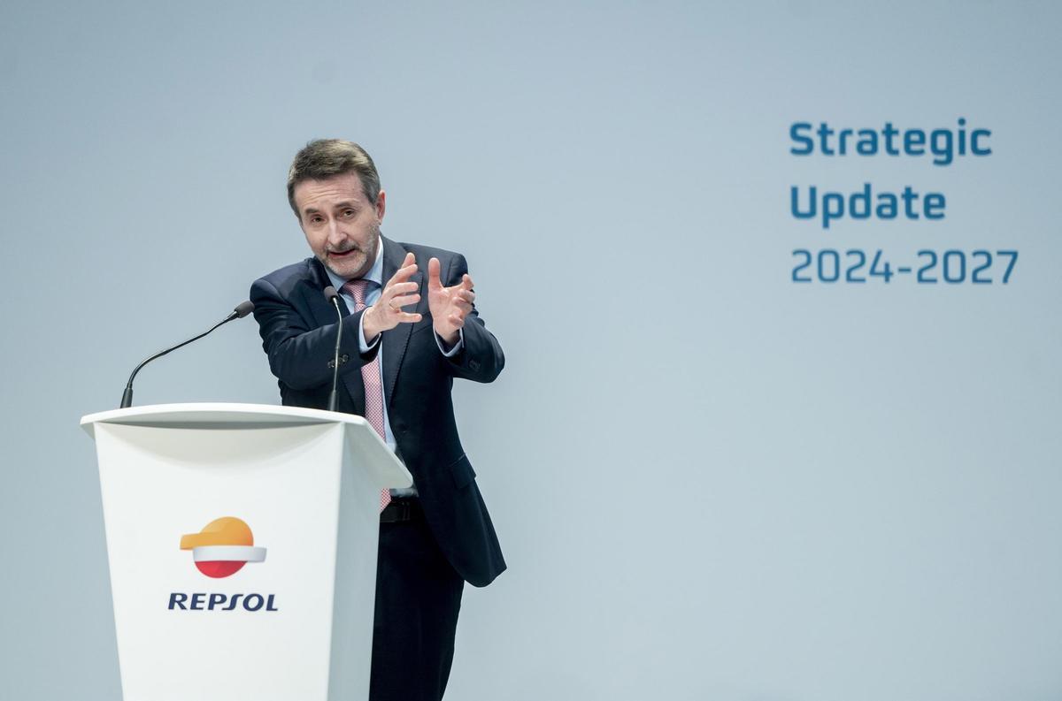 Archivo - El CEO de Repsol, Josu Jon Imaz, durante la presentación de la Actualización Estratégica 2024-2027 de Repsol, en el Campus Repsol, a 22 de febrero de 2024, en Madrid (España). Repsol prevé elevar su dividendo hasta un 80% en el periodo 2024-2027