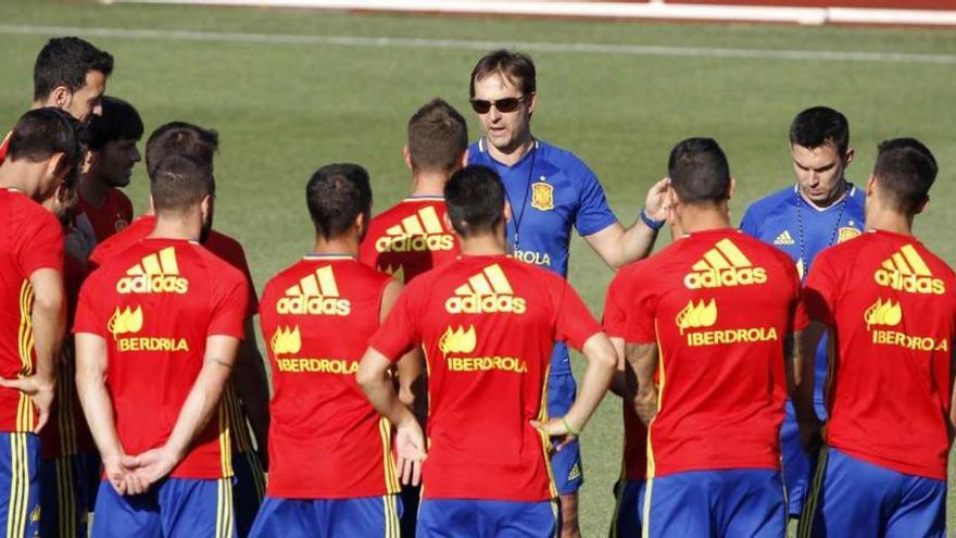 Julen Lopetegui en su primera charla antes del entrenamiento.