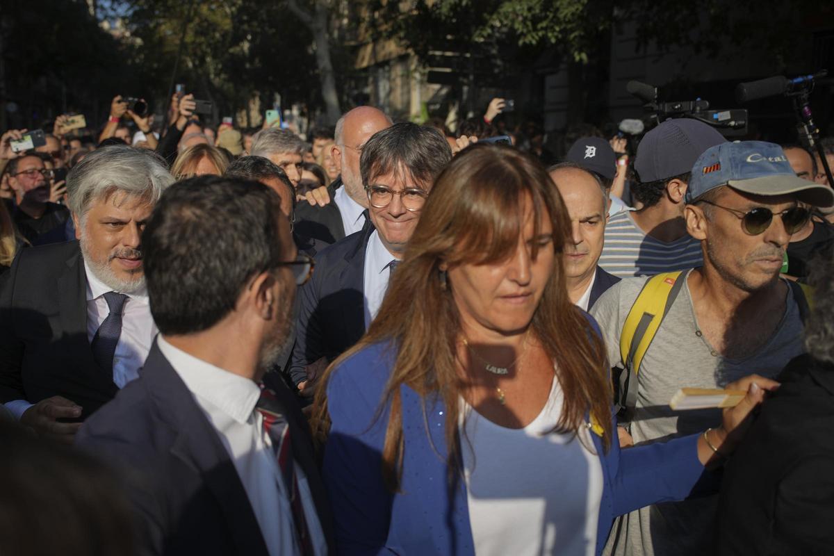 La custodia de Puigdemont al acto en el Arco del Triunfo