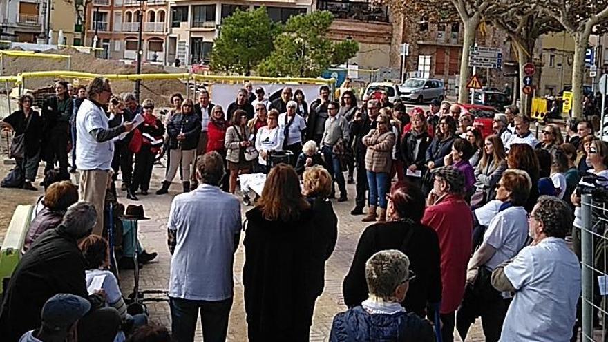 Protesta ciutadana contra el «formigó» al racó de Garbí de Sant Feliu de Guíxols