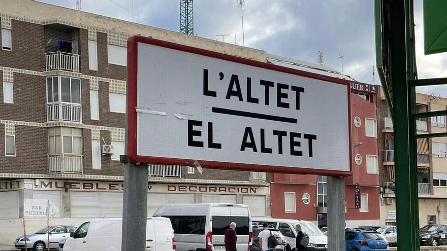 PP y Vox cambian el reglamento municipal del bilingüismo después de 27 años para &quot;equiparar&quot; castellano y valenciano en Elche
