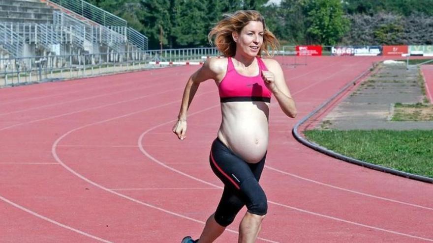 L&#039;atleta, Elena Congost, entrenant embarassada