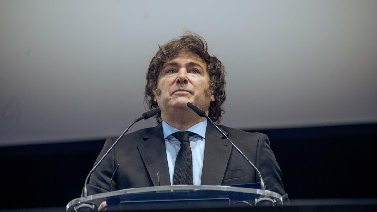 El presidente de Argentina, Javier Milei, interviene durante la última jornada del Madrid Economic Forum, en el Palacio de Vistalegre, a 8 de junio de 2025, en Madrid (España).