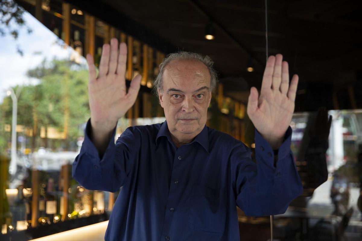 Enrique Vila-Matas, un cinéfilo empedernido, retratado en Barcelona.
