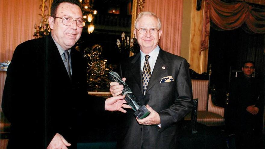 Jean Claude Combaldieu recoge el premio