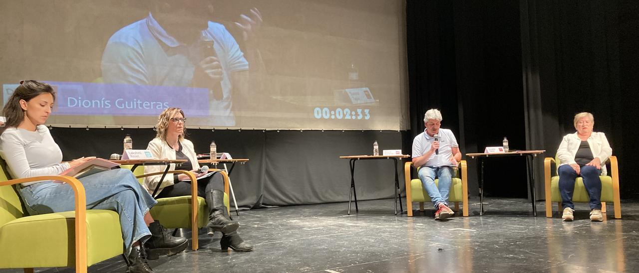 Debat amb els quatre candidats de Moià al local de les Faixes