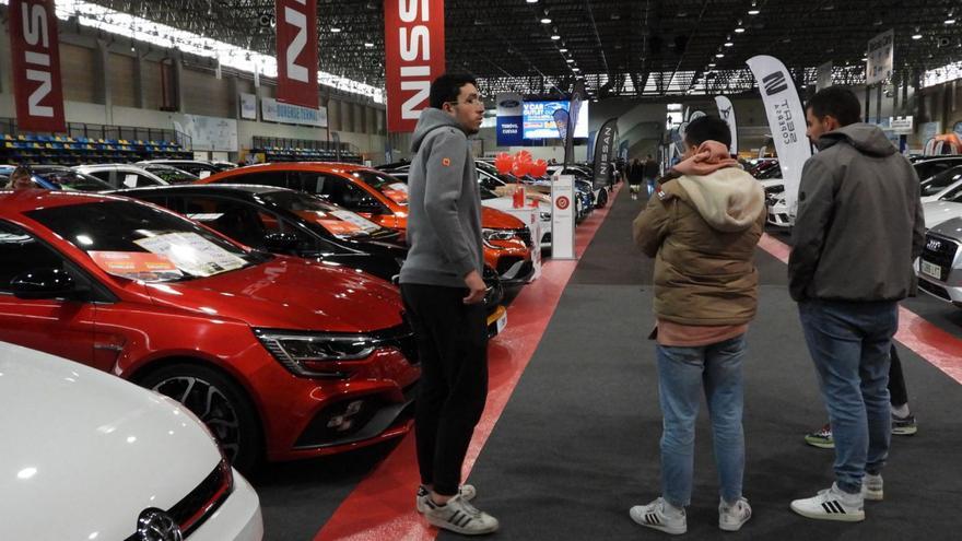 Desde un Porsche a un coche sin carné, un catálogo de 400 vehículos de ocasión