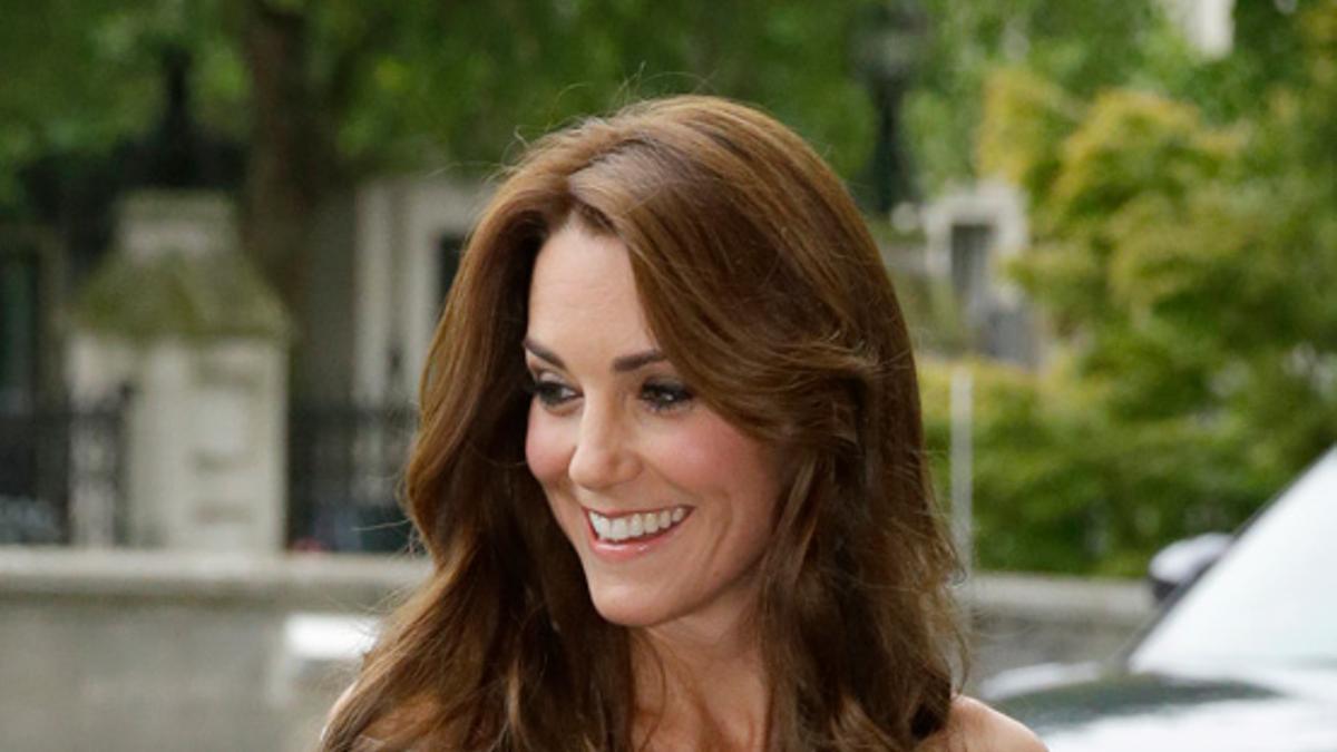 Kate Middleton con vestido 'off the shoulders' de Barbara Casasola