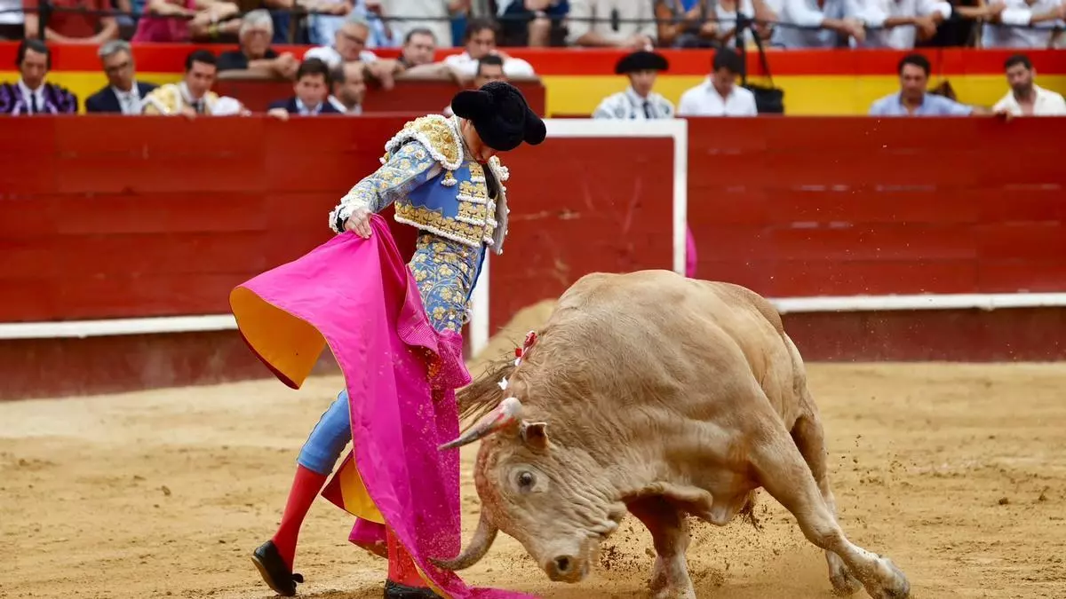 Roca Rey apasiona en València (pese a Pilar Bojó)
