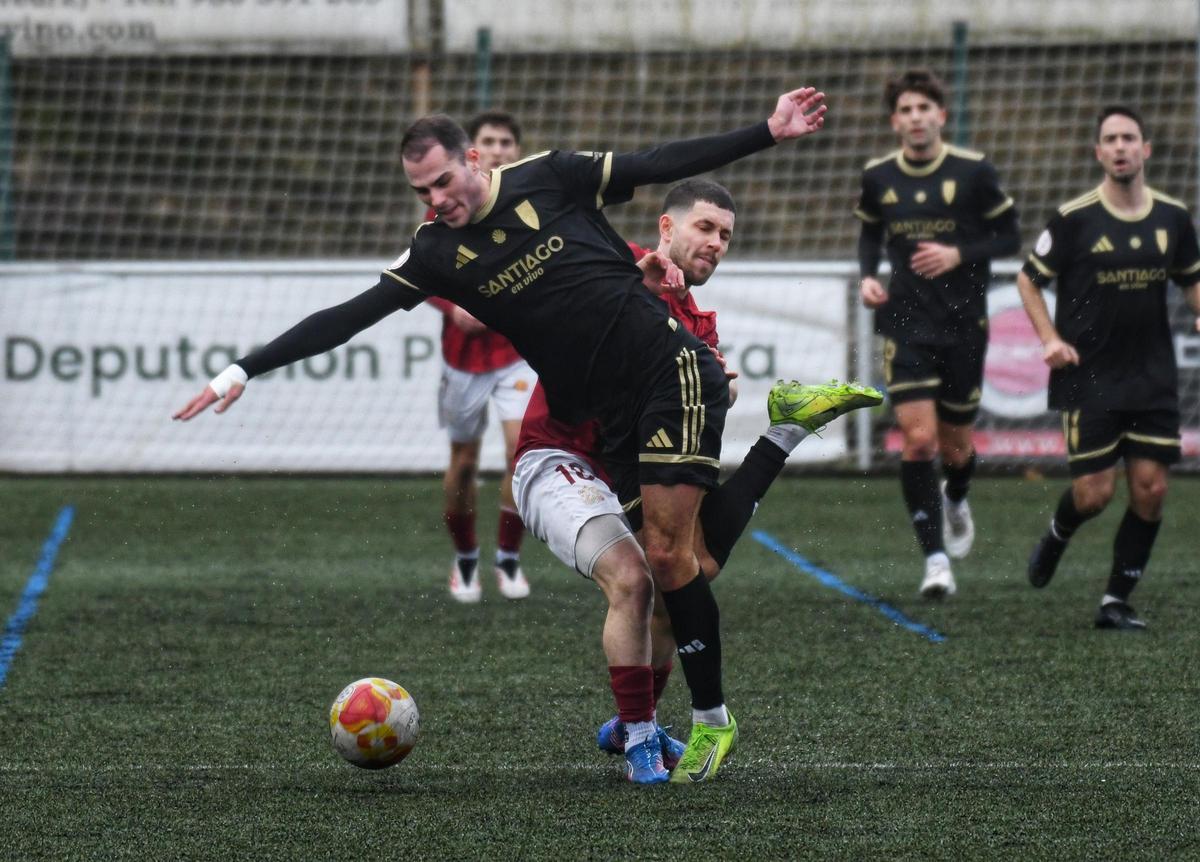 Victoria sufrida del Compostela en Estrada por 0 a 2 en la gran tarde de Guisande