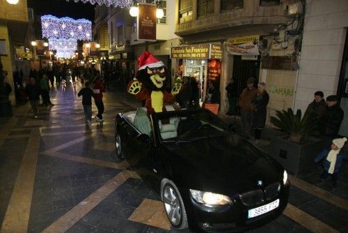 Cabalgata de la ilusión y cuento "El año que Mama Noel repartió los regalos"