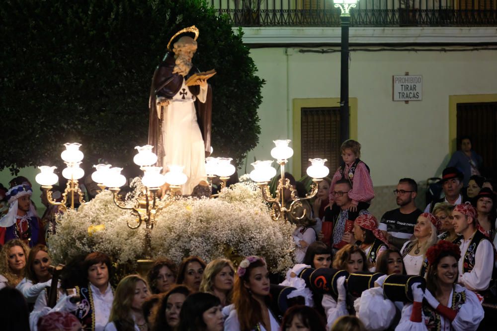 Miles de devotos festeros acompañaron al santo anacoreta en la sobria y tradicional Procesión