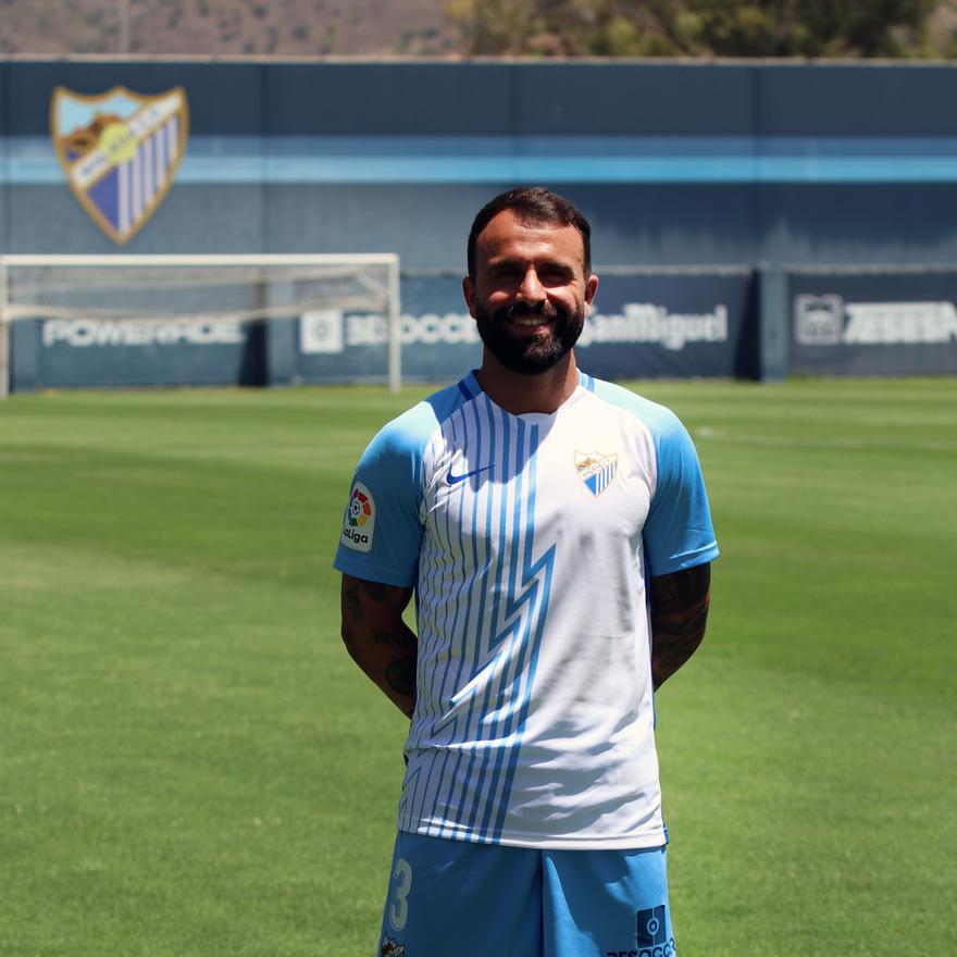 Presentación del nuevo jugador del Málaga CF Javi Jiménez