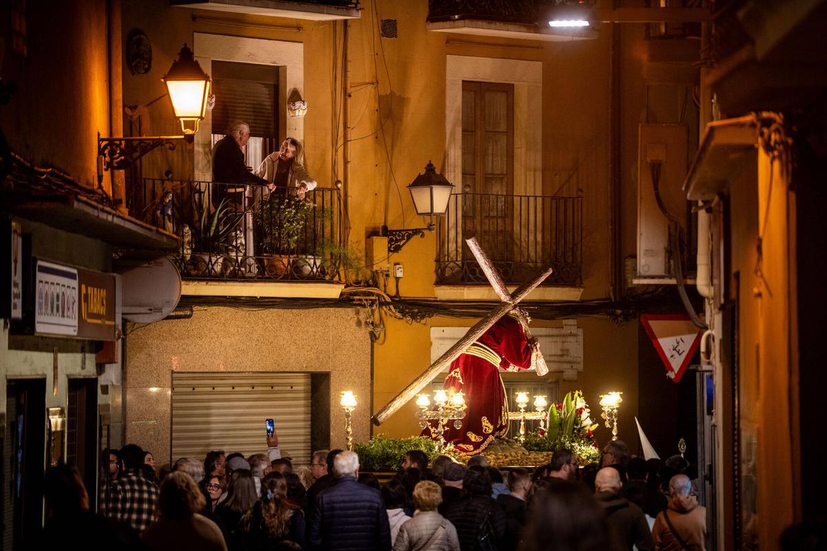 L’expectació per la Processó del Divendres Sant desborda el carrer