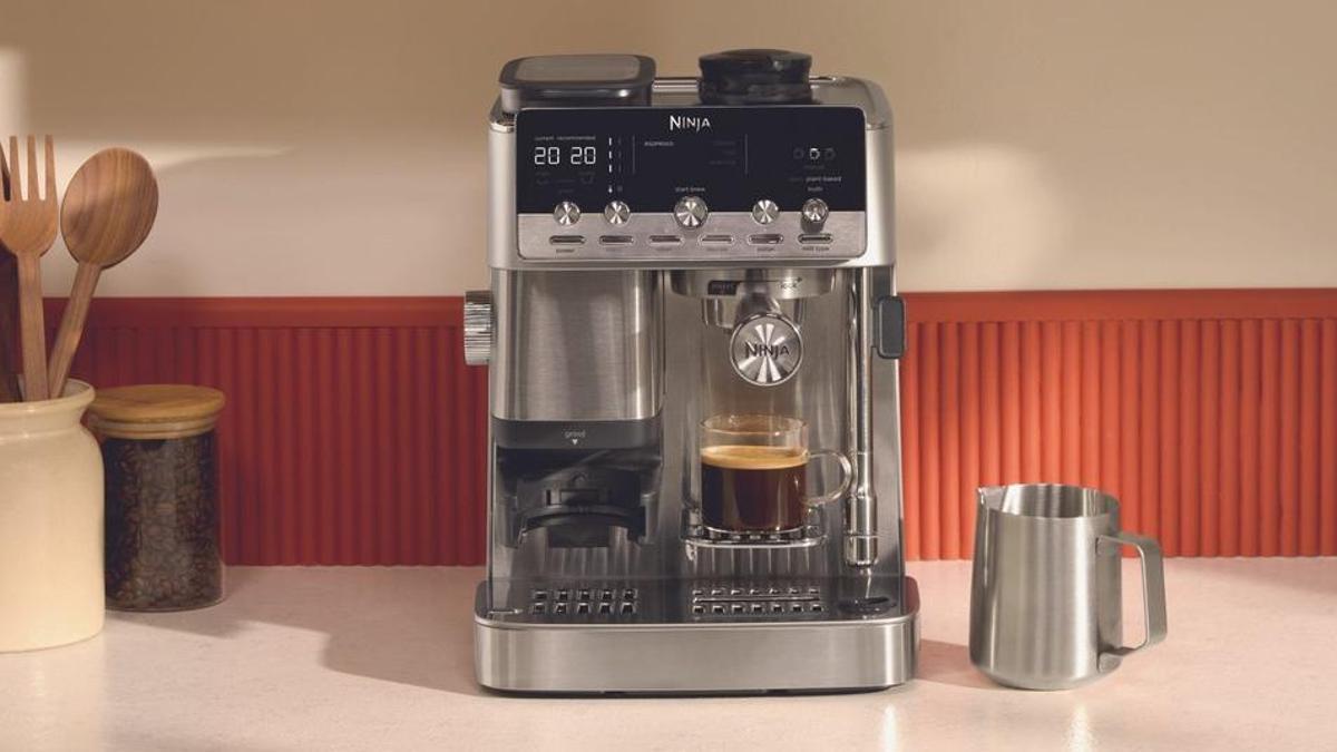 SharkNinja, barista işlevlerine ve yüksek düzeyde kişiselleştirmeye sahip kompakt bir kahve makinesi olan Ninja Luxe Café Mini Plus'ı piyasaya sürüyor
