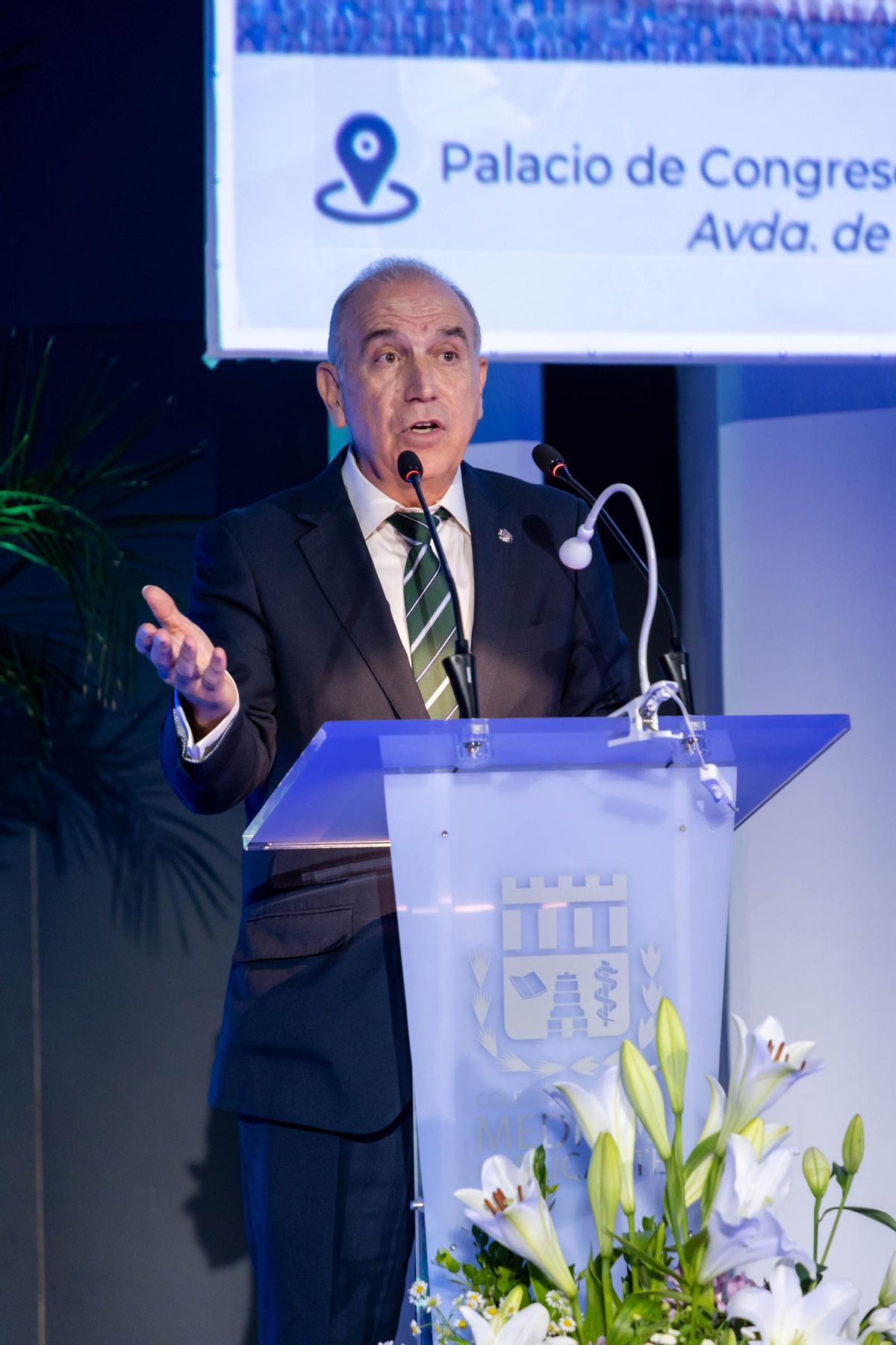 El doctor SChwarz durante su discurso