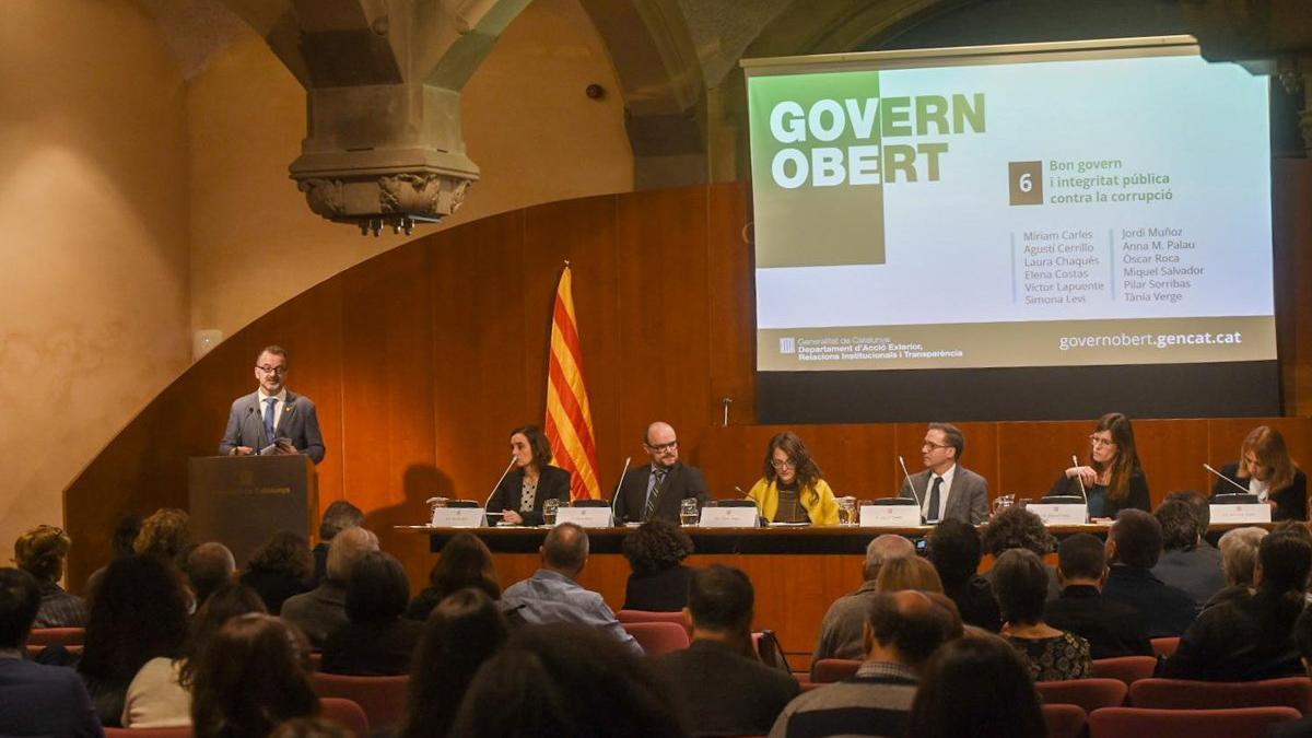 El 'conseller' Alfred Bosch presenta el último llibro de Govern Obert