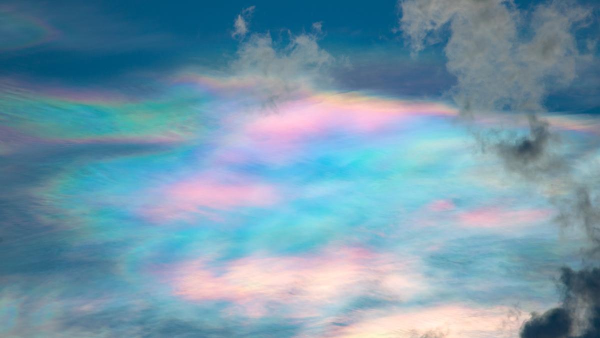 Las nubes se convierten en espectáculos coloridos únicos y mágicos.
