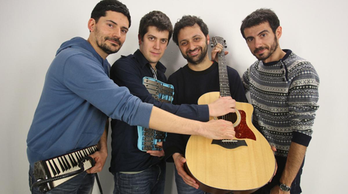 Els Amics de les Arts interpreten ’Ciència Ficció’ en acústic per a EL PERIÓDICO.