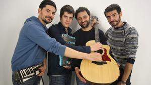 Els Amics de les Arts interpreten ’Ciència Ficció’ en acústic per a EL PERIÓDICO.