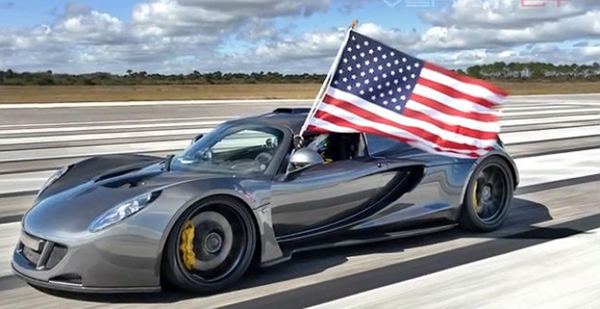 Hennessey Venom GT arriba als 435,13 km/h.