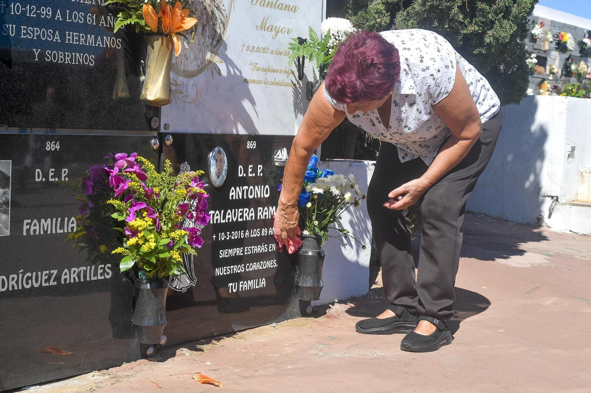 Día de Todos los Santos en cementerios de Gran Canaria