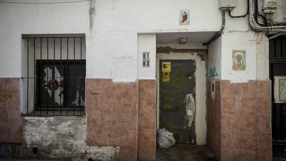 Estado actual del edificio de los números 81 y 83 de la calle casta Álvarez en Zaragoza.