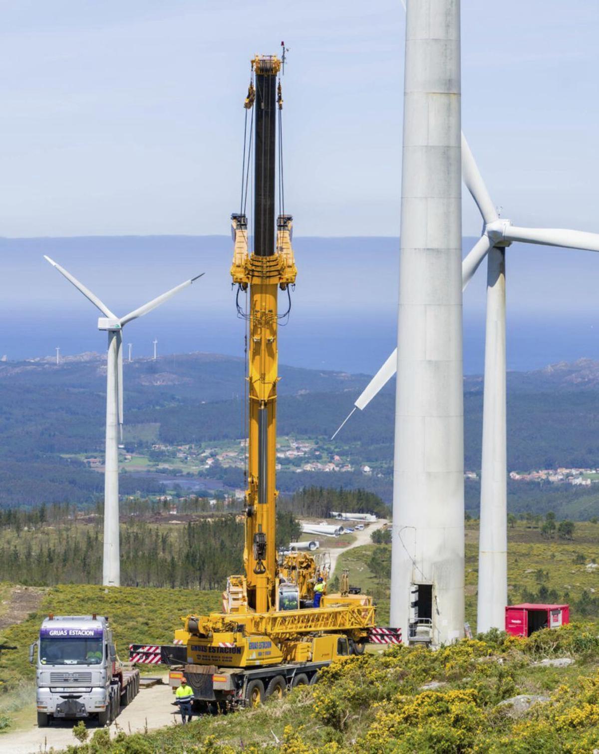 Trabajos de repotenciación de un parque eólico en Galicia. | NATURGY