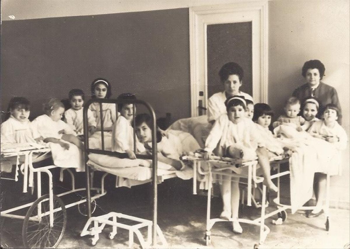 Niñas ingresadas en el Pabellón Infantil (Hospital Civil). /