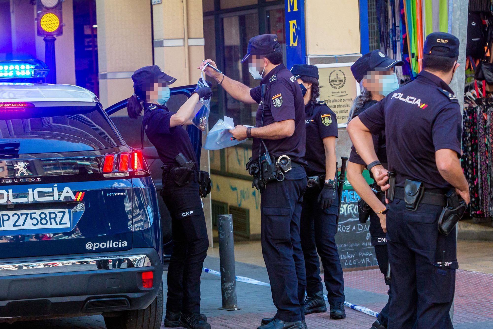 Once detenidos en una redada contra el tráfico de drogas en pleno centro de Benidorm