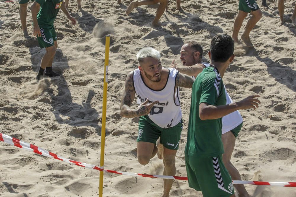 Entrenamiento del Elche CF en la playa de El Pinet