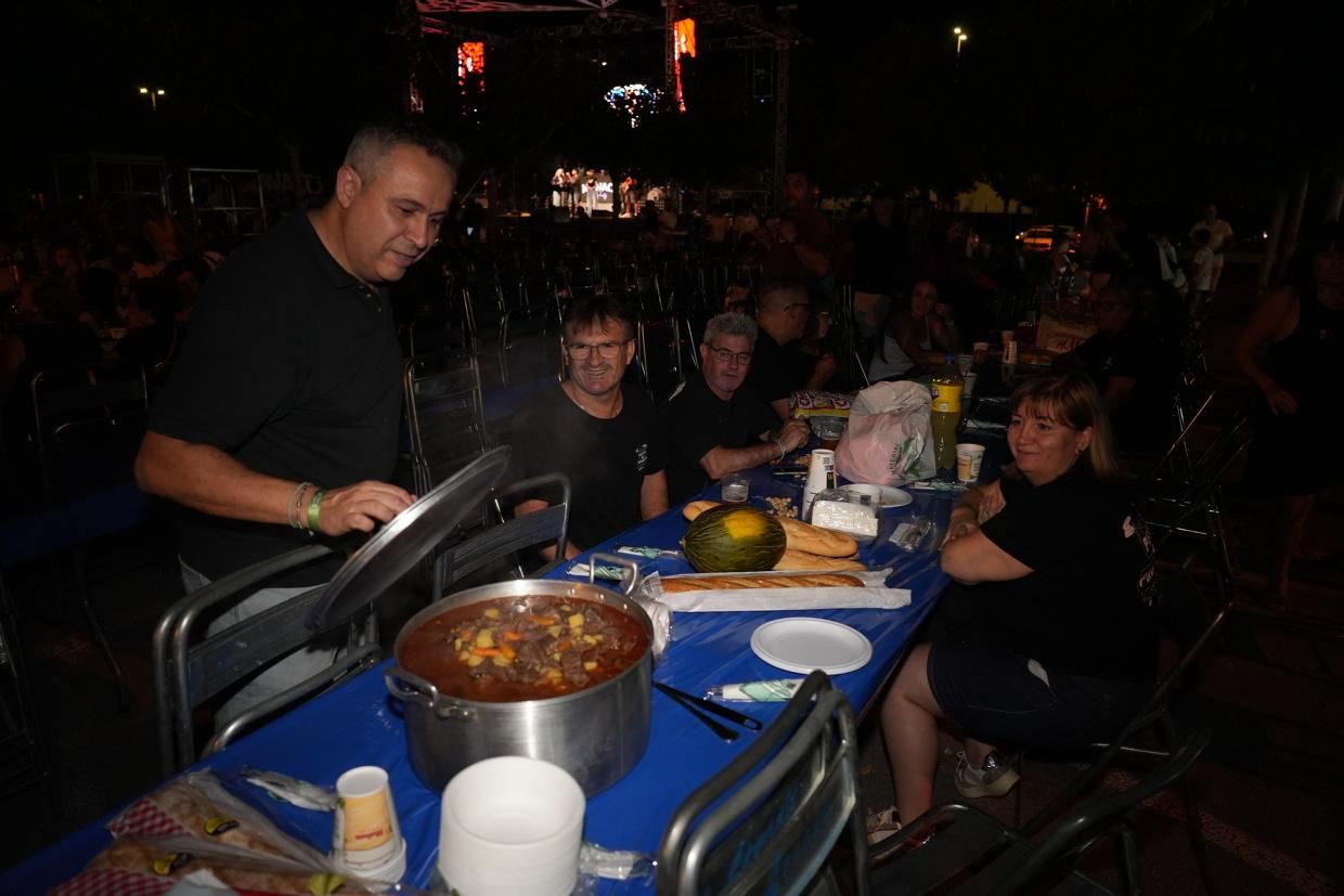 Galería: Les imatges del sopar de tombet de les penyes en les festes de Vila-real