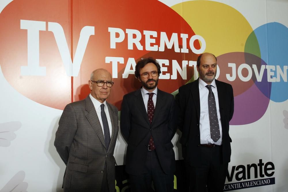 El consejero de Editorial Prensa Valenciana, Jesús Prado; el consejero delegado de Editorial Prensa Ibérica, Aitor Moll; y el director general de gestión de Editorial Prensa Valenciana, Jaime Abella.