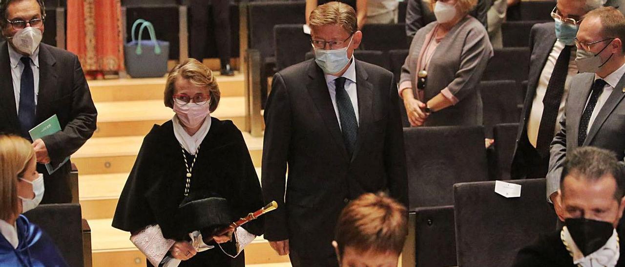 Un momento de la apertura del curso ayer en el paraninfo de la Universitat Jaume I de Castellón. |