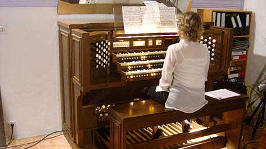Liudmila Matsyura dejó una gran impresión con su recital de órgano.