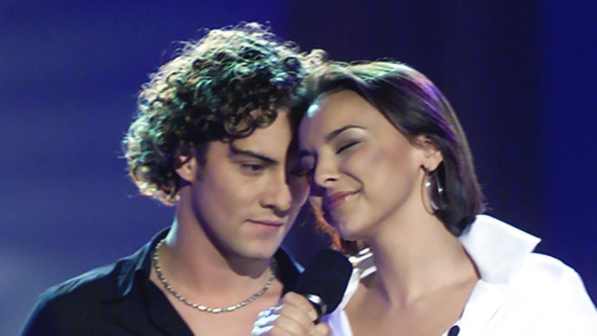 Chenoa y David Bisbal juntos grande