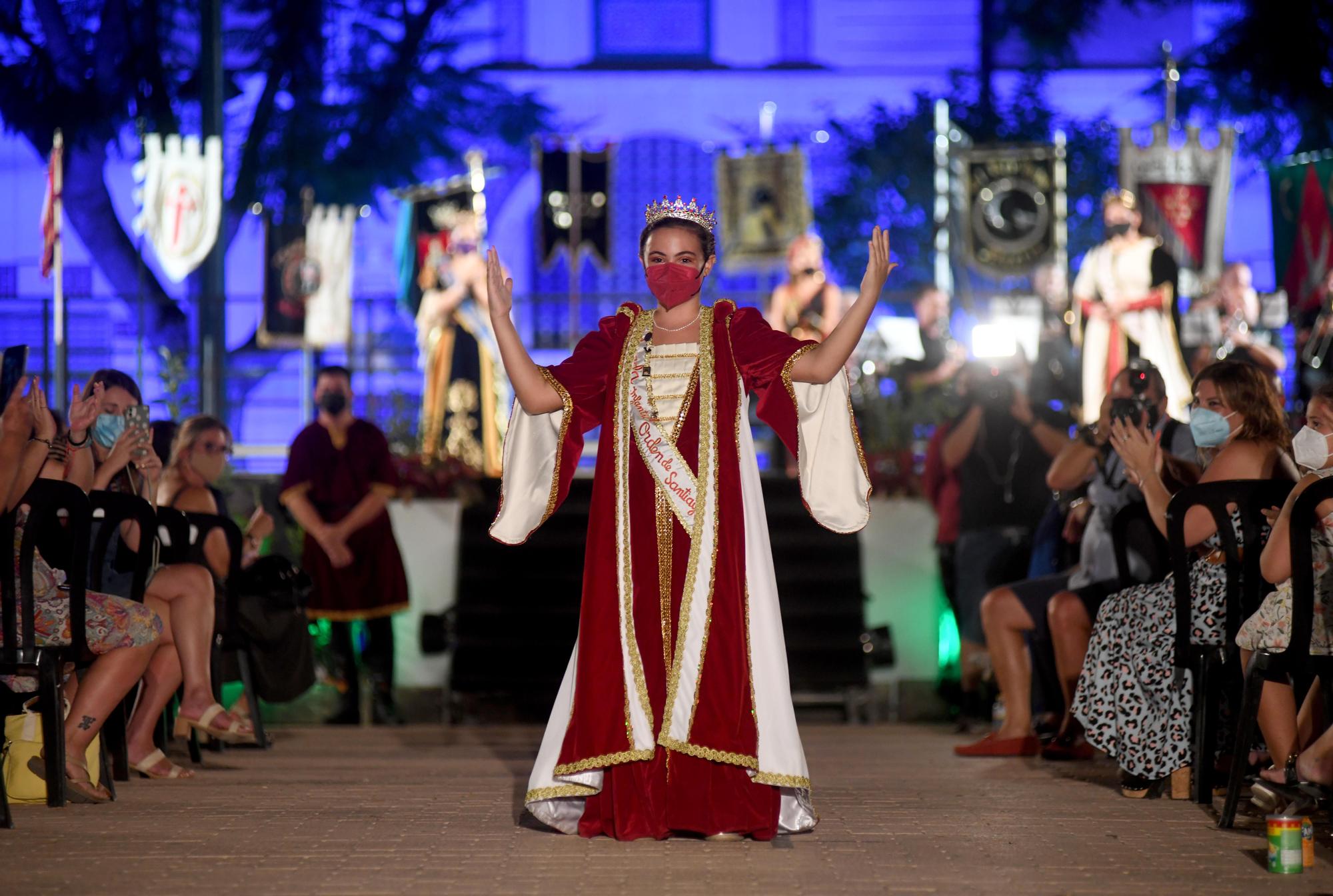 Moros y Cristianos presume de las abanderadas infantiles y mayores