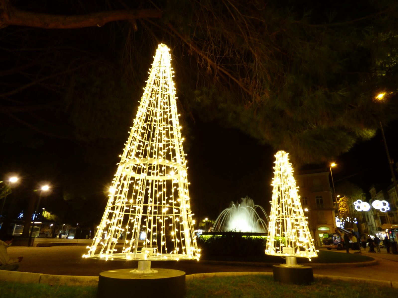 Figueres transforma els seus carrers i places en un conte de Nadal