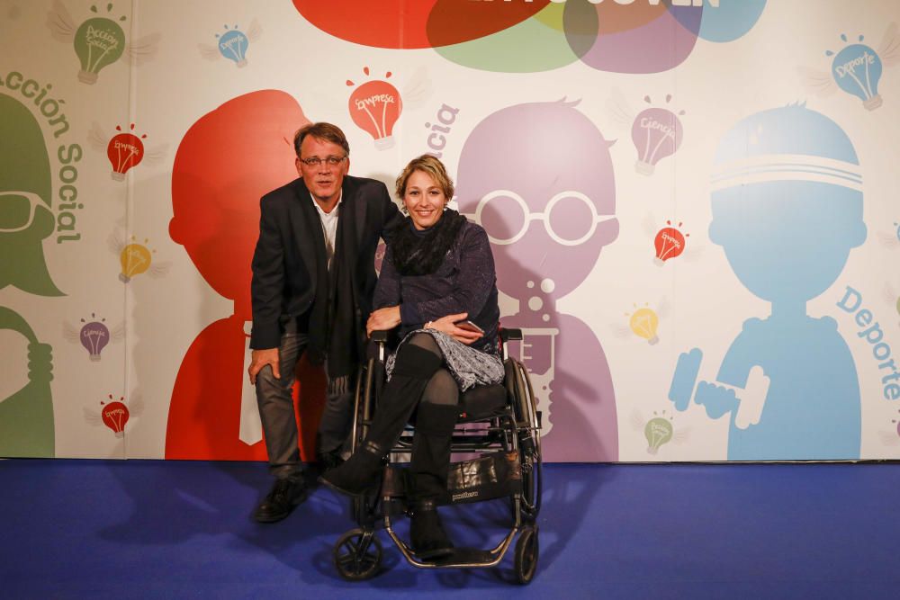 Los invitados posan en el photocall de los premios Talento Joven CV.