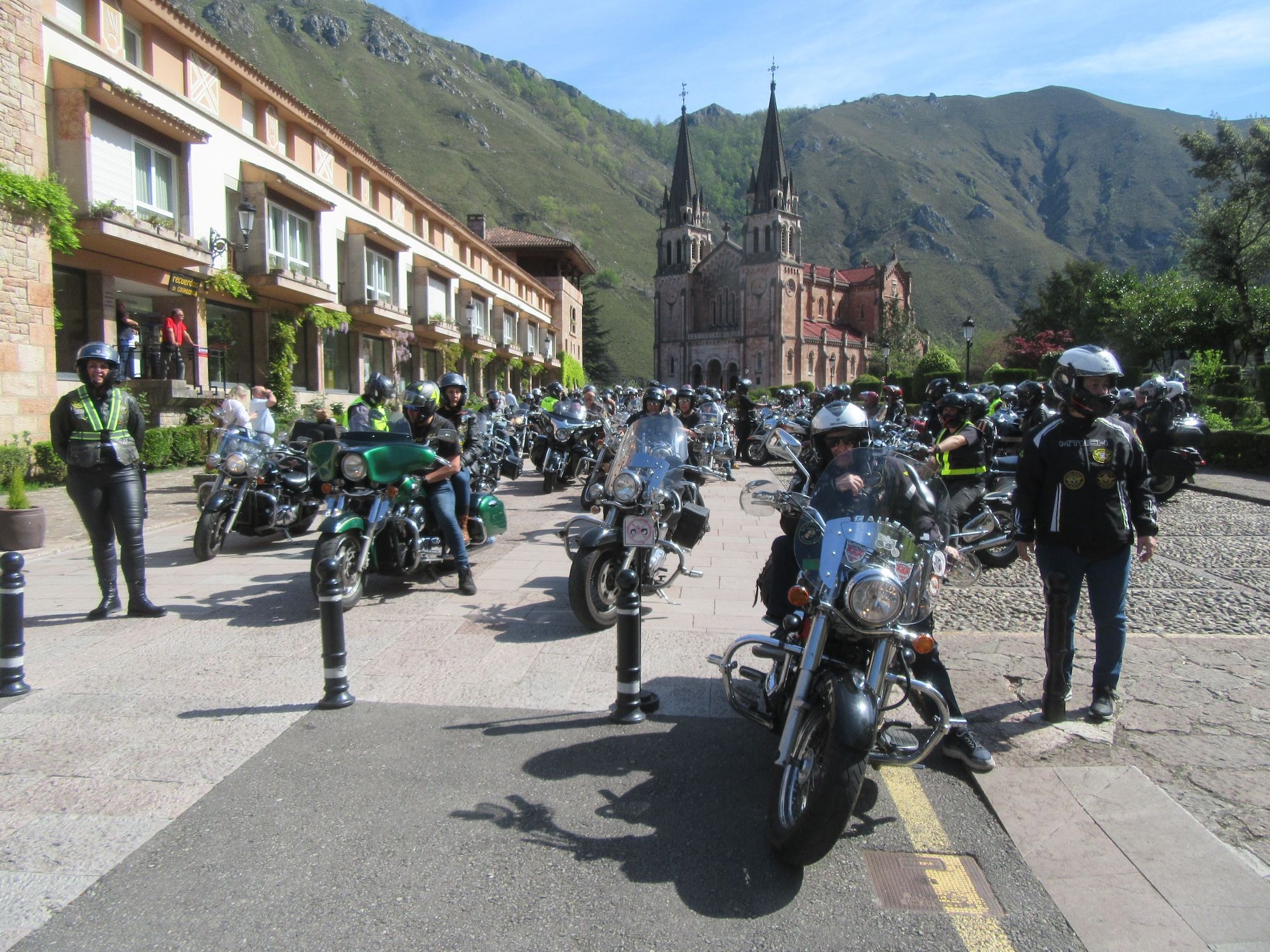 Moteros en Covadonga.