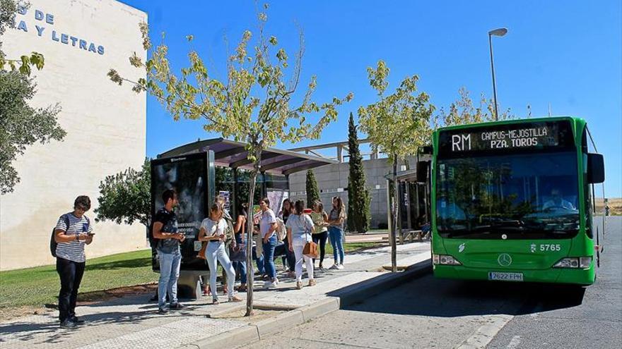 Vecinos y Ampas piden cambiar la salida de la línea de refuerzo del bus a Mejostilla