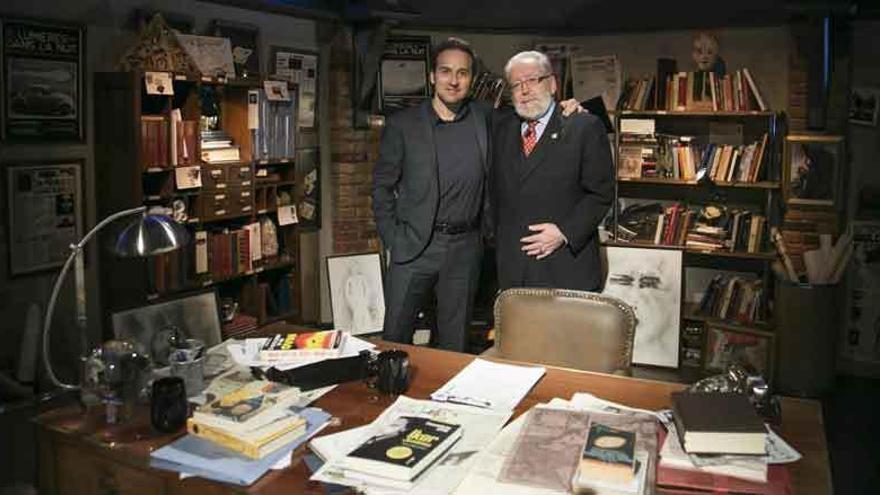 El inspector jubilado José María de Vicente junto a Iker Jiménez, presentador de &quot;Cuarto Milenio&quot;.