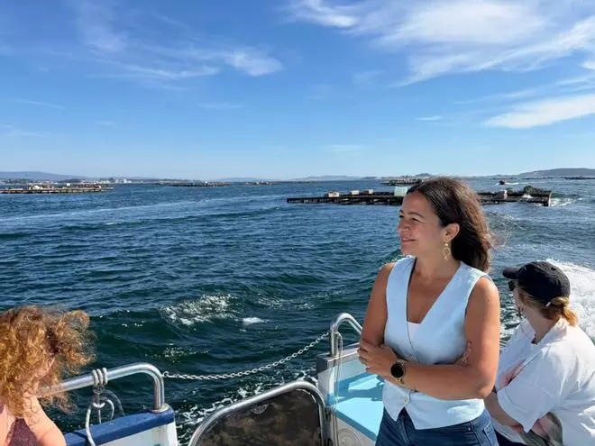 La traslación de los restos del apóstol Santiago se disfruta en catamarán